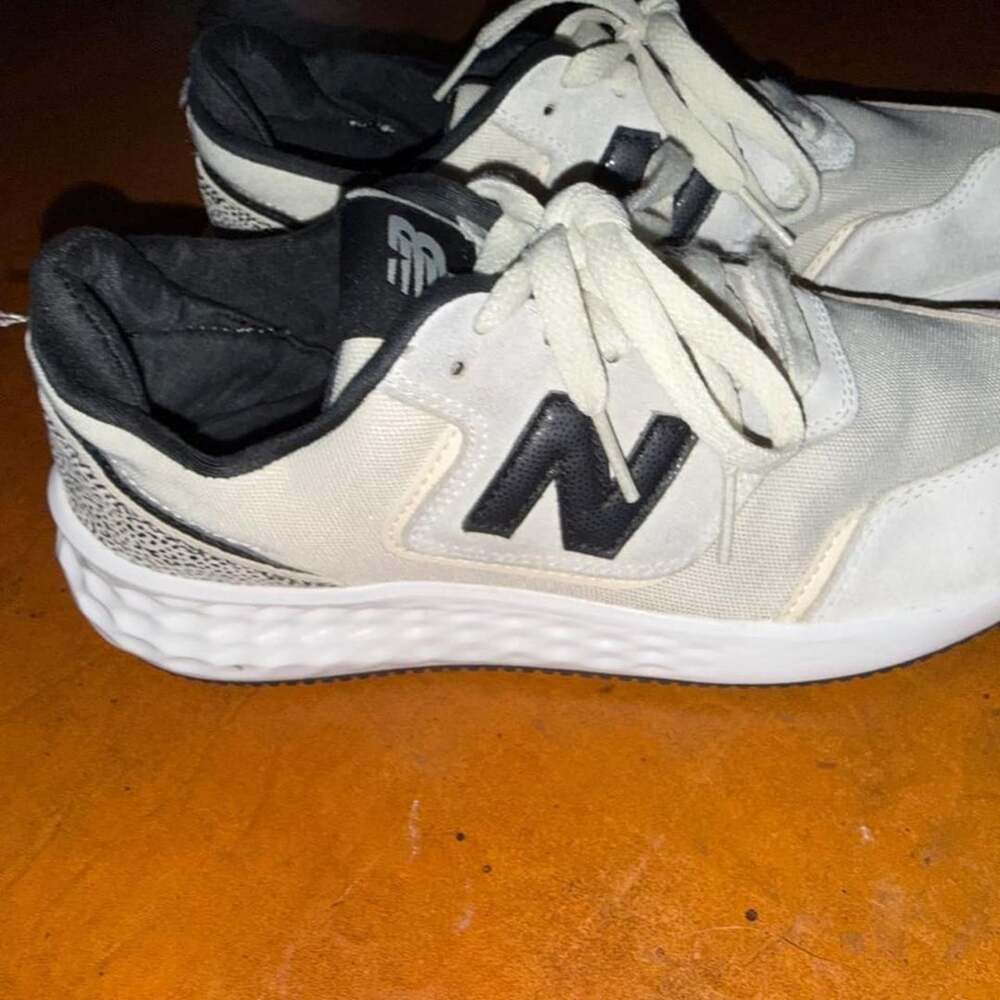 New Balance Fresh Foam WSX70THA Size US 7.5 Cream Black